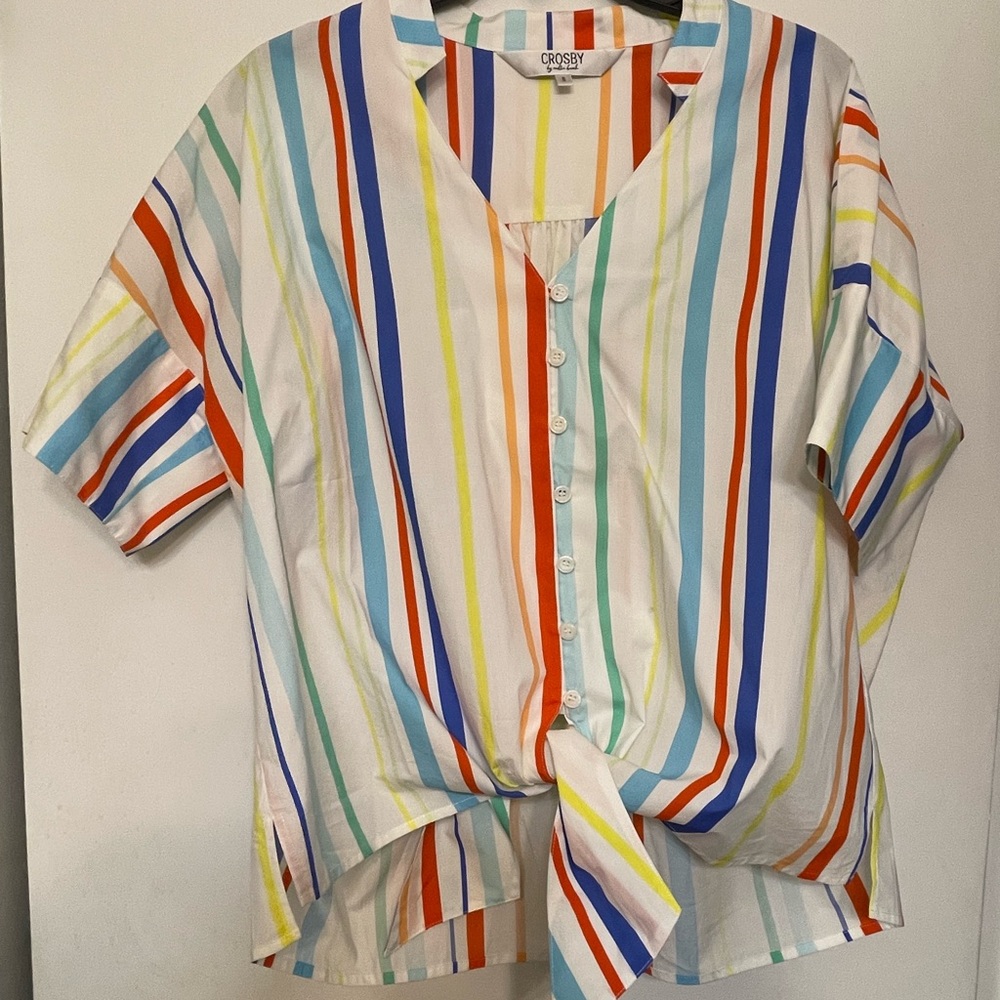 CROSBY top with beautiful pattern, tie at belly, button detail
